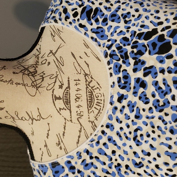 Kim Roger's Lady's Petite Crewneck Shortsleeved Tee Animal Print ♥ - Picture 2 of 6